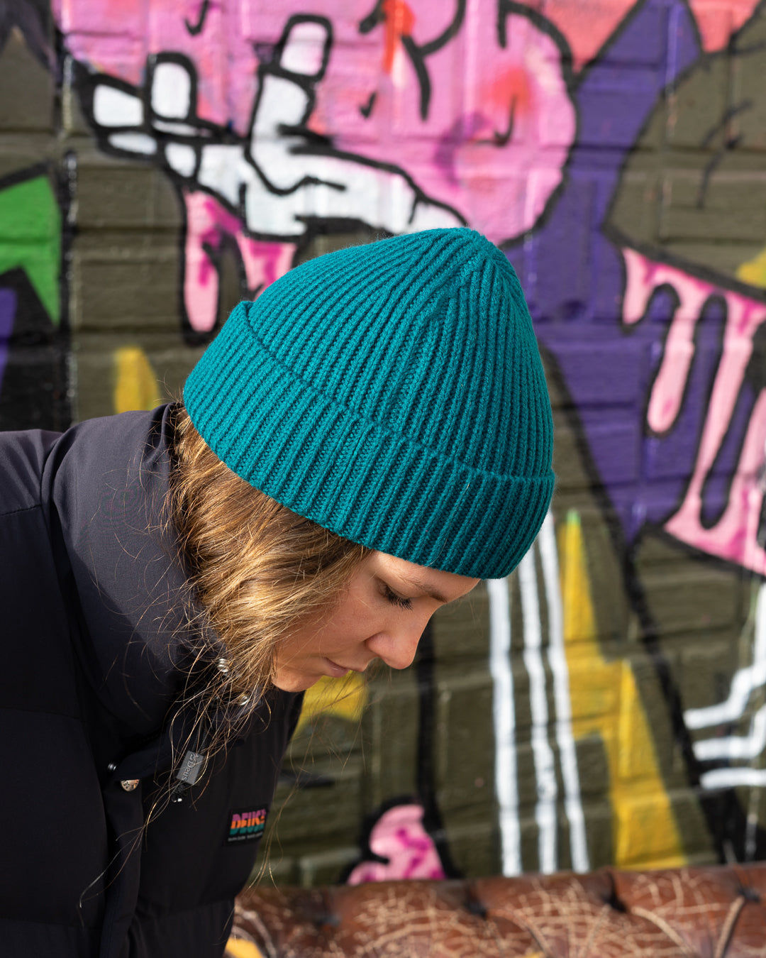 Kind beanie - treat yourself with kindness. Gender neutral, multiple colors, hidden message inside. Join our movement: it's okay to be exactly who you are. Pt. Novos gorros it's okay, várias cores, com uma mensagem interior. Junta-te ao movimento it's okay!